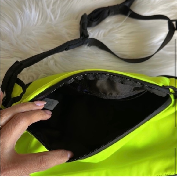 NWT All Hours LULULEMON BELT BAG 4.5L - Picture 2 of 9